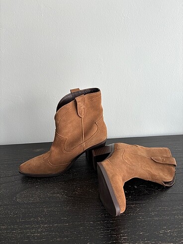 Stradivarius Stradivarius bot