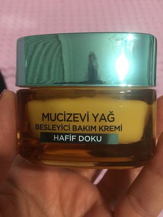 Diğer Loreal mucizevi yağ krem. Az kullanılmış. Yeni.