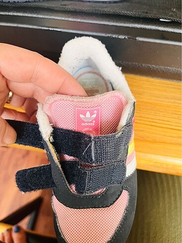 26 Beden siyah Renk Adidas ayakkabı