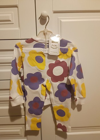 Çiçek Desenli Örgü Bebek Kız Takımı - Görsel 2