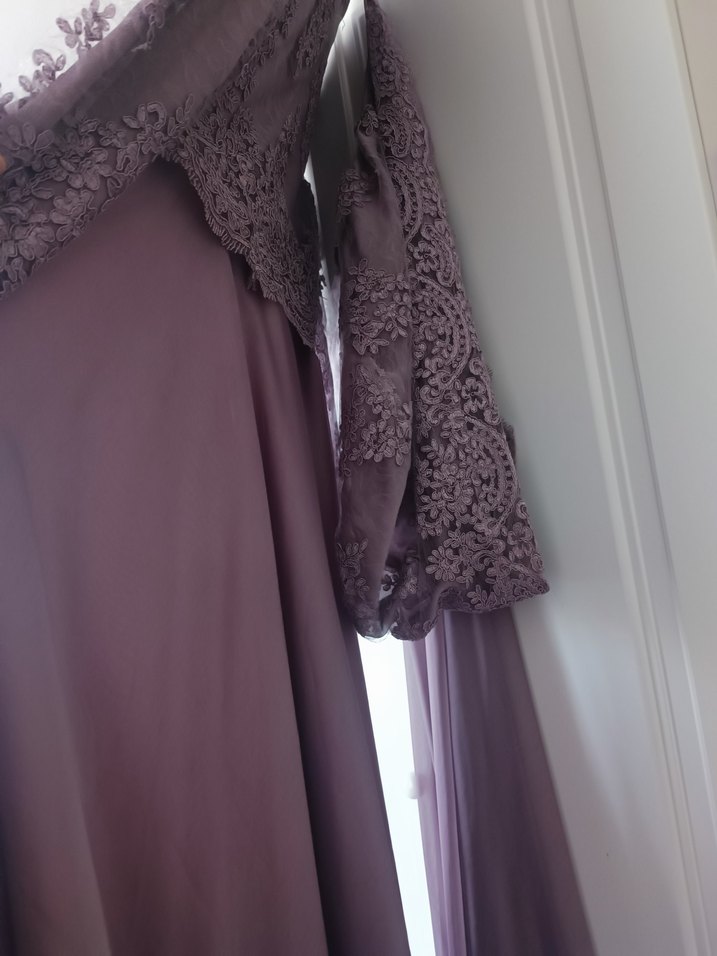 Mor Dantel Detaylı Uzun Kadın Abiye Elbise - Görsel 4