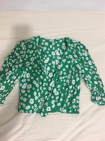 H&M cicekli ust