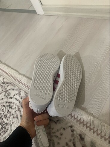36 Beden beyaz Renk Adidas ayakkabı