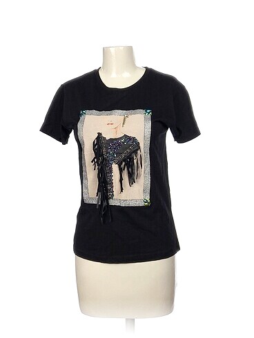 Diğer T-shirt %70 İndirimli.