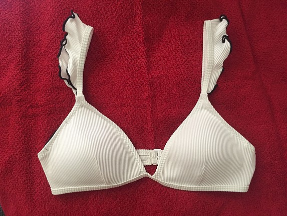 Beyaz bikini üstü