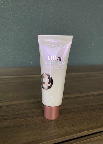L'Oréal Lumi Glotion Aydınlatıcı Krem 901
