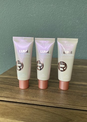 Beden L'Oréal Lumi Glotion Aydınlatıcı Krem 901