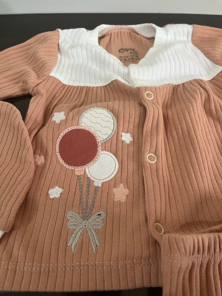 Düğmeli Nakışlı Bebek Kız Takımı - Görsel 3
