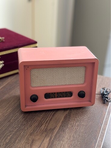 Pembe süs radiyo