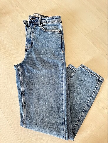 Stradivarius mom jean