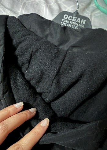 Siyah Kapüşonlu Mont - Görsel 4