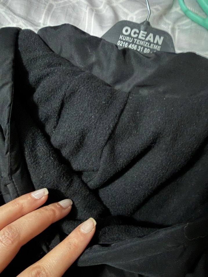 Siyah Kapüşonlu Mont - Görsel 4