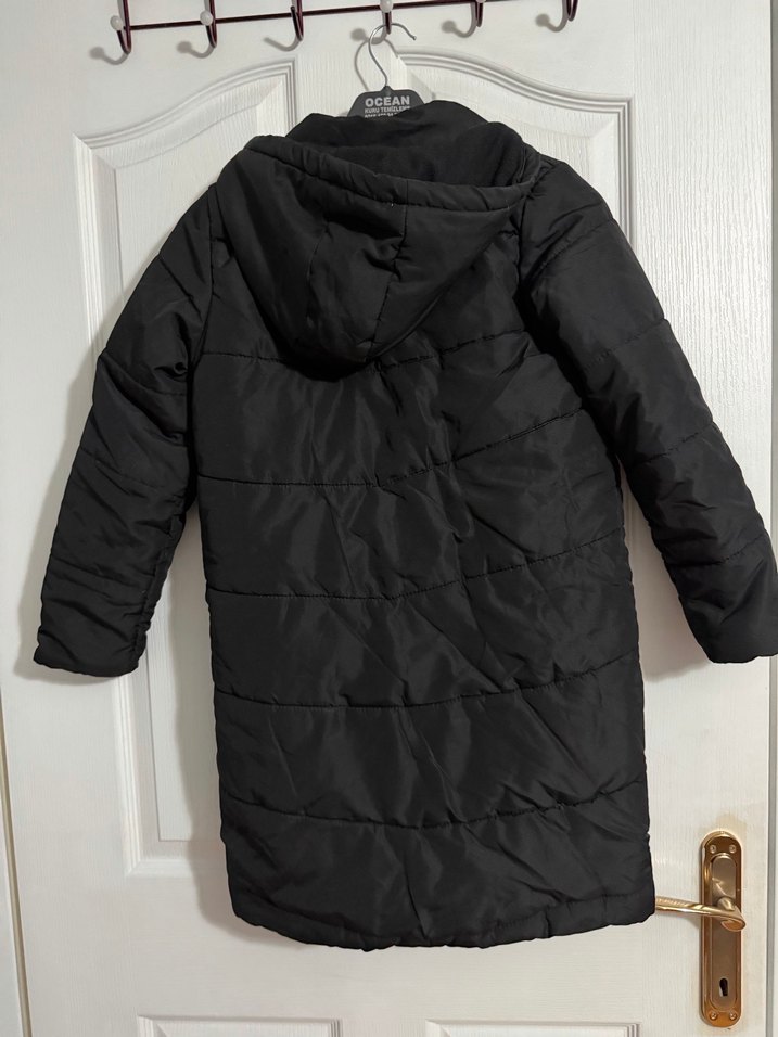 Siyah Kapüşonlu Mont - Görsel 3