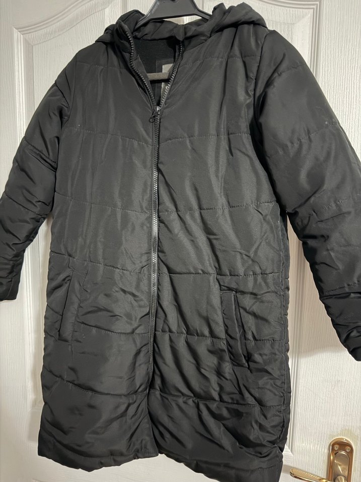 Siyah Kapüşonlu Mont - Görsel 2