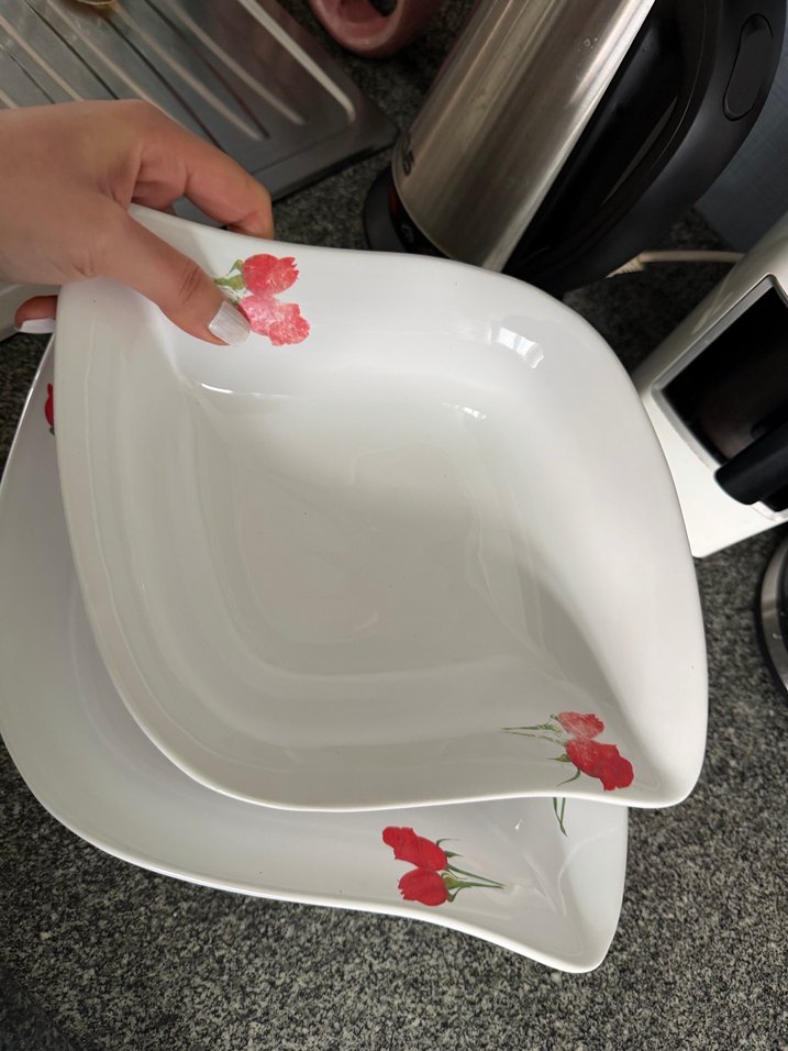 Kırmızı Çiçek Desenli Beyaz Porselen meyve kasesi - Görsel 3