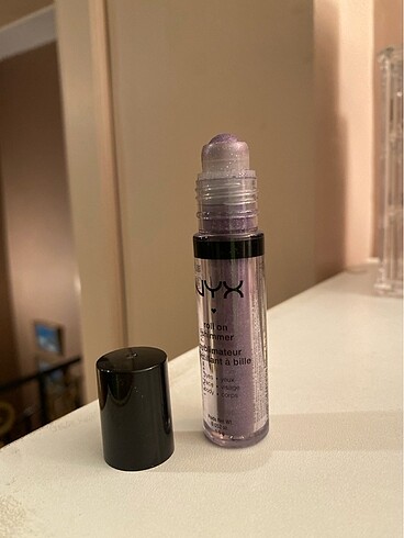  Beden Nyx shimmer