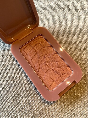 Beden Renk Nyx buttermelt blush 09 feelin butta