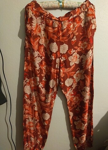 Çiçekli pantolon 