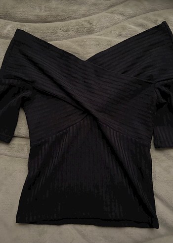 Bershka Kadın Siyah Piliseli Kayık Yaka Bluz