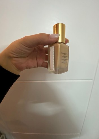 Estée Lauder Parlak Bej Fondöten - Görsel 2