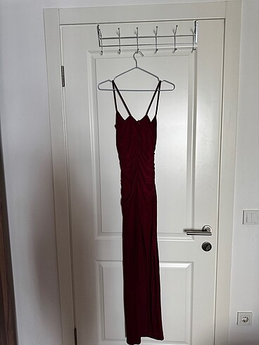 Trendyol & Milla Bordo büzgülü yırtmaçlı elbise