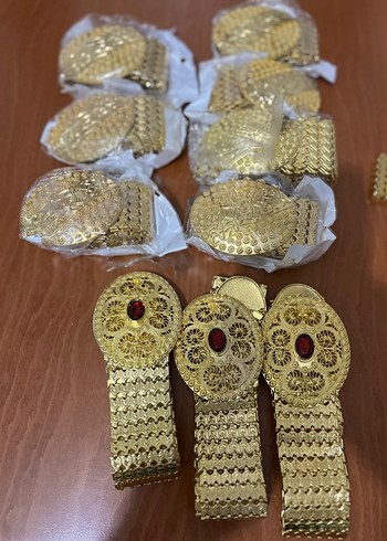 Altın Renkli Taşlı Kadın Zincir Bileklik - Görsel 14