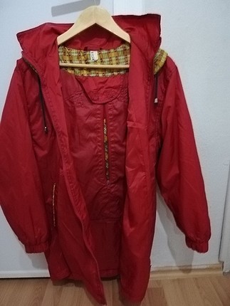 çanta olan yağmurluk