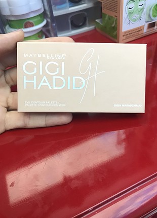 gigi hadid far paleti
