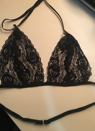 Siyah dantelli bralet