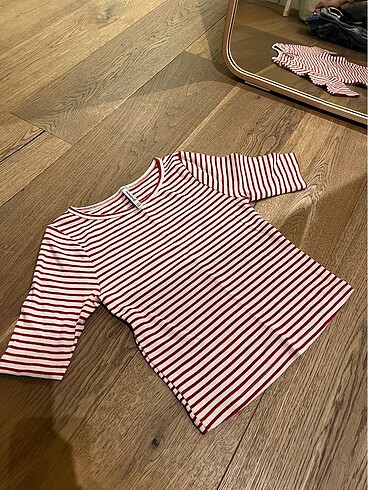 Kırmızı beyaz çizgili crop body