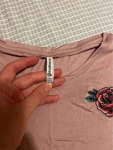 s Beden Stradivarius çiçek nakışlı tişört