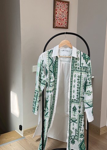 Zara Etnik Desenli Beyaz gömlek