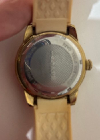 Altın Renkli Kadın Saat, Kemerli Tasarım - Görsel 2