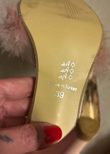 Pembe Tüylü İnce Topuk Kadın Terlik - Görsel 4