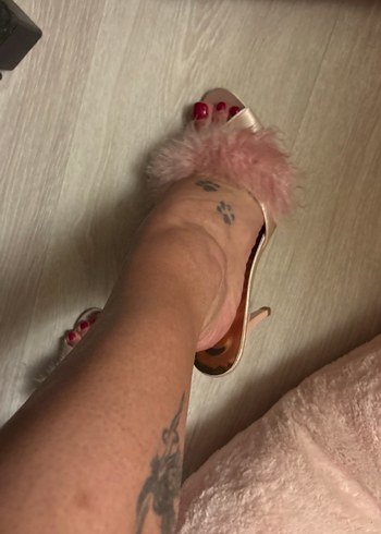 Pembe Tüylü İnce Topuk Kadın Terlik - Görsel 2