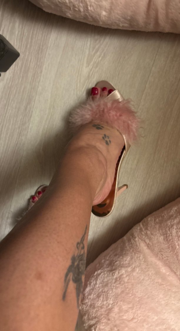 Pembe Tüylü İnce Topuk Kadın Terlik - Görsel 2