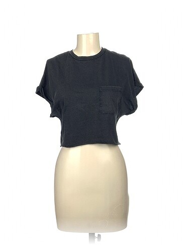 Bershka T-shirt %70 İndirimli.