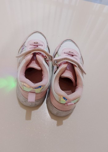 Kız Çocuk Pudra Bağcıklı ve Cırtlı Spor Ayakkabı çok az giyildi - Görsel 3