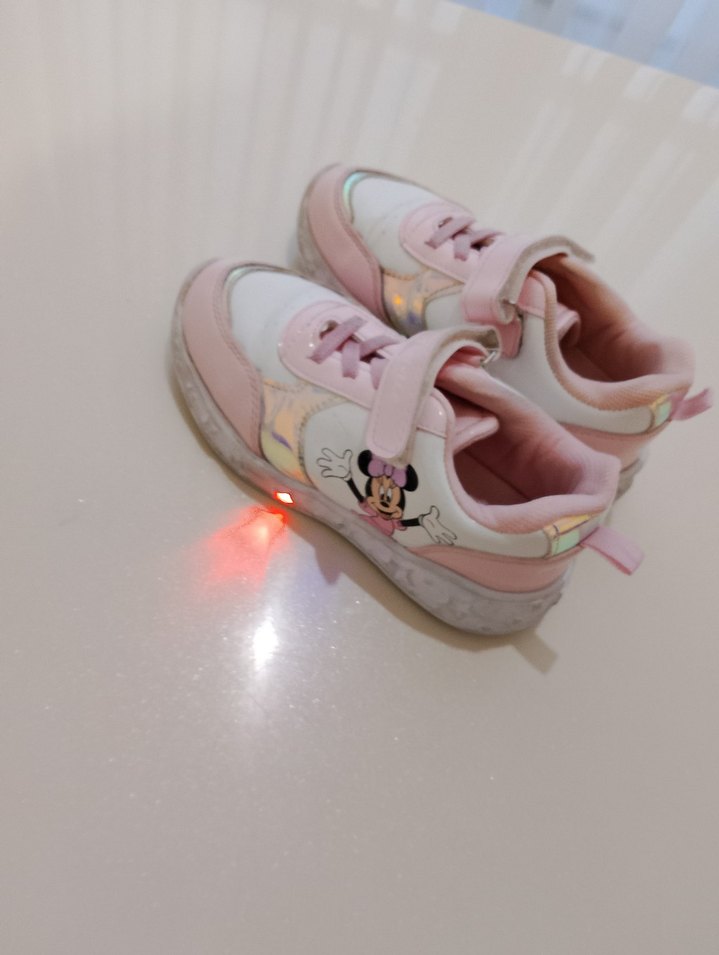 Kız Çocuk Pudra Bağcıklı ve Cırtlı Spor Ayakkabı çok az giyildi - Görsel 2