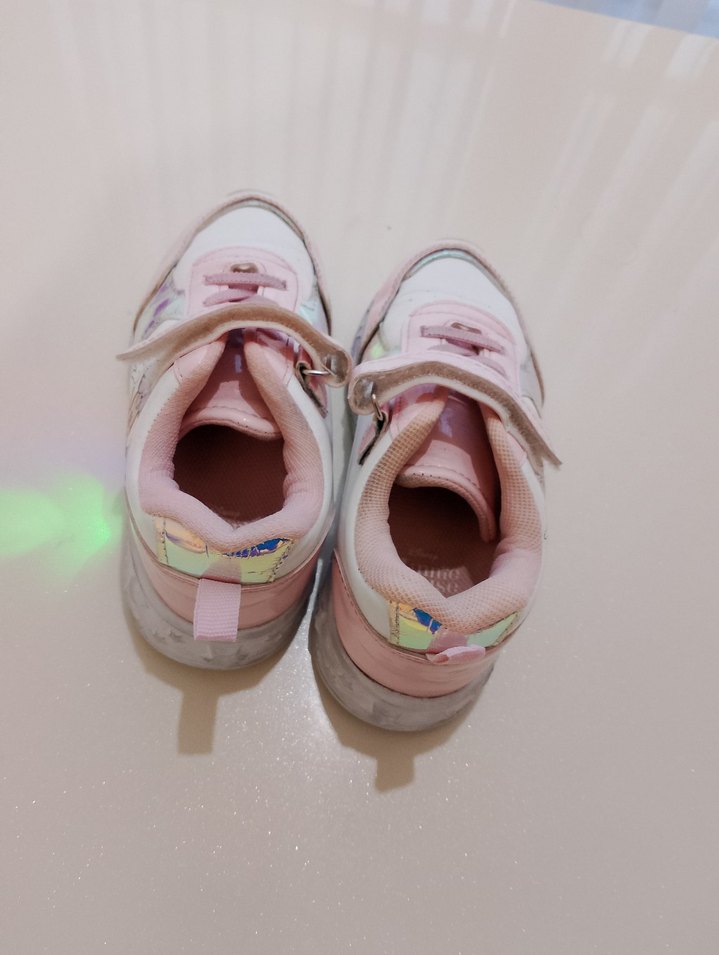 Kız Çocuk Pudra Bağcıklı ve Cırtlı Spor Ayakkabı çok az giyildi - Görsel 3