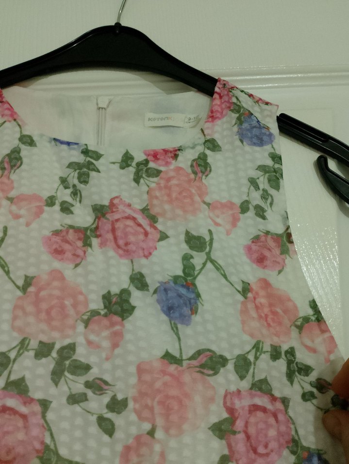 Çiçek Desenli Kolsuz Kız Elbisesi - Görsel 2