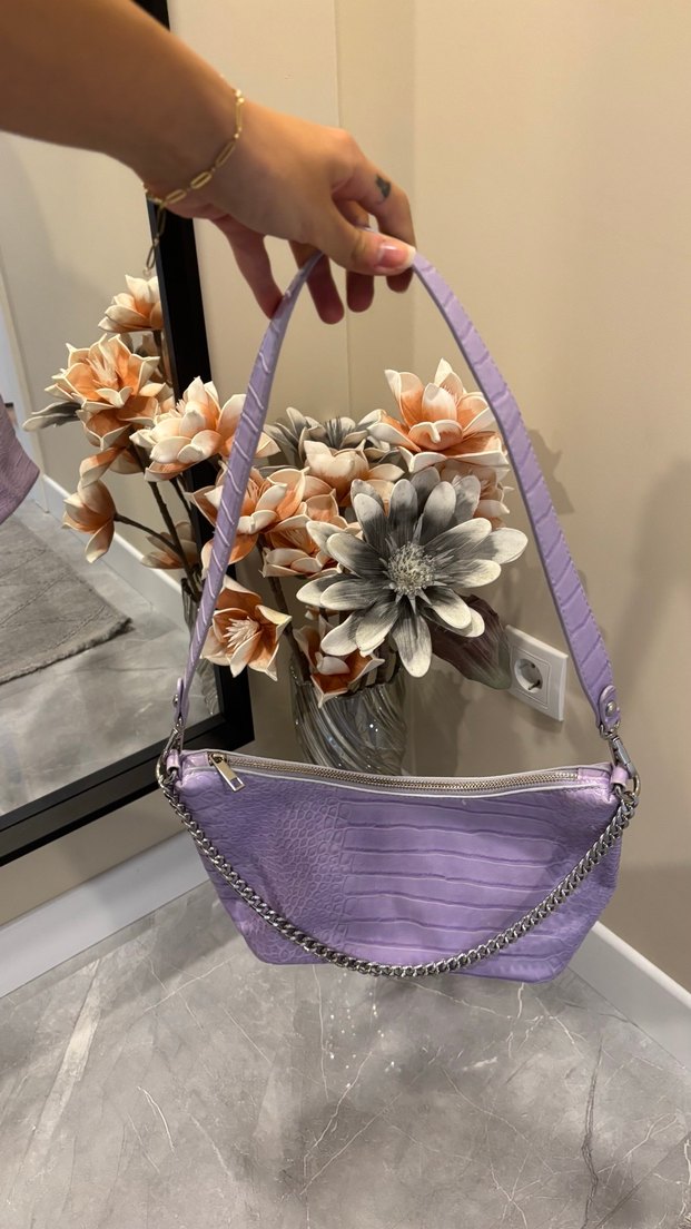 Mor Deri Yılan Desenli Zincir Detaylı Çanta - Görsel 3