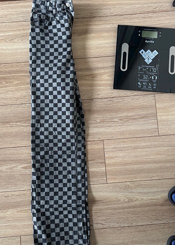 Gri Kareli Bol Kesim Kot Pantolon - Görsel 4