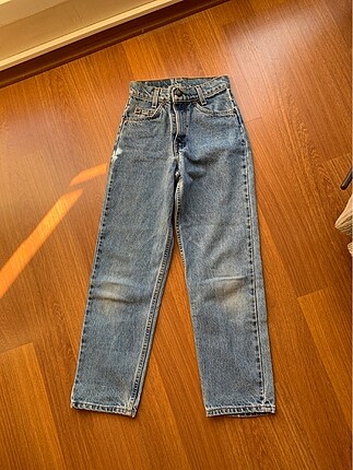 Levis kot