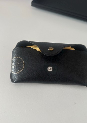 Rayban gözlük kutusu