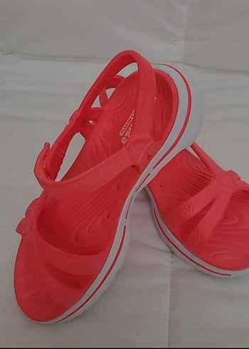 Skechers Pembe Dolgu Topuklu Kadın Sandalet
