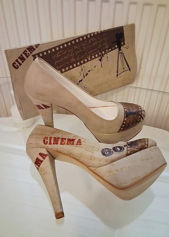 Diğer Bej Baskılı Deri Vintage Yüksek Topuklu Ayakkabı