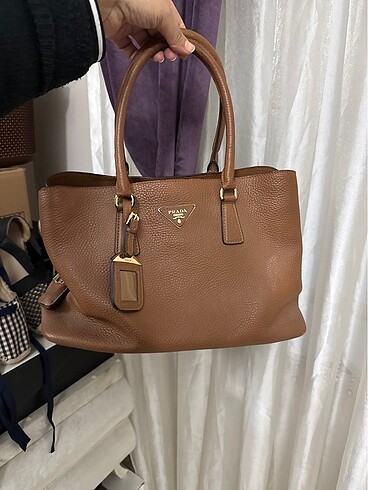 Prada çanta