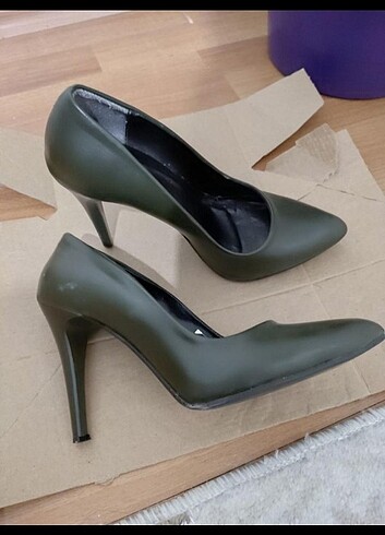 Ceylan Haki stiletto