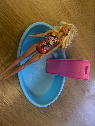 Barbie Barbie havuz seti